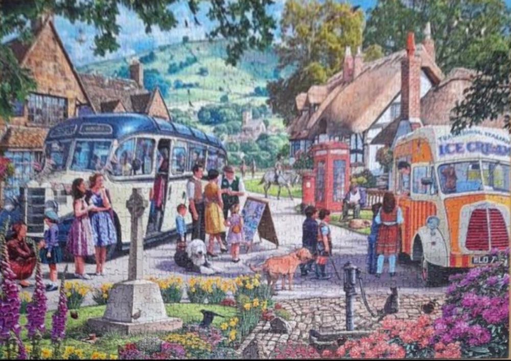 Boarding The Bus - Gibsons puzzle collectible [Barcode 5012269063530] - Main Image 3