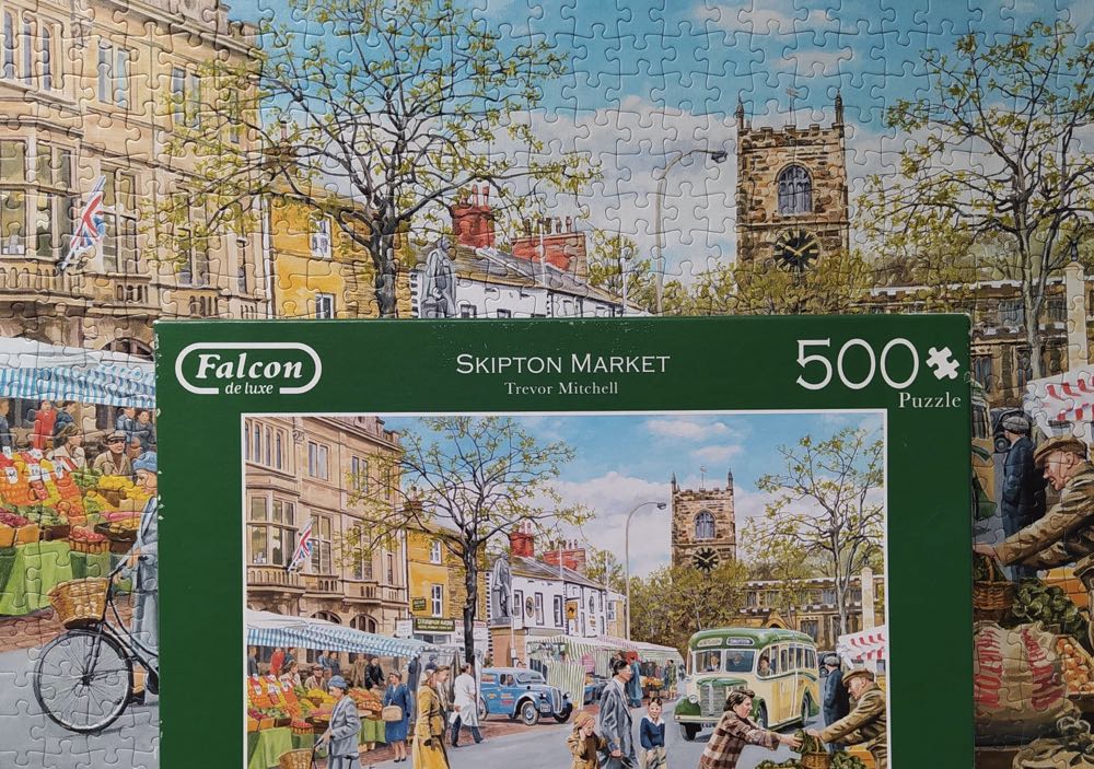 Skipton Market - Falcon de luxe puzzle collectible [Barcode 8710126111468] - Main Image 4