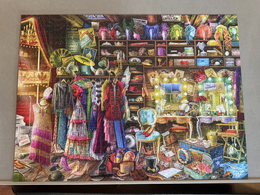 Backstage At The Theater - Buffalo puzzle collectible [Barcode 079346127382] - Main Image 2