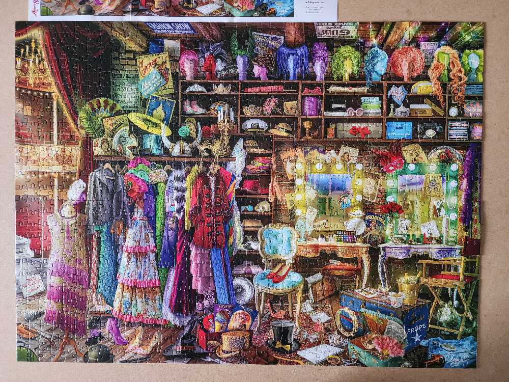 Backstage At The Theater - Buffalo puzzle collectible [Barcode 079346127382] - Main Image 3