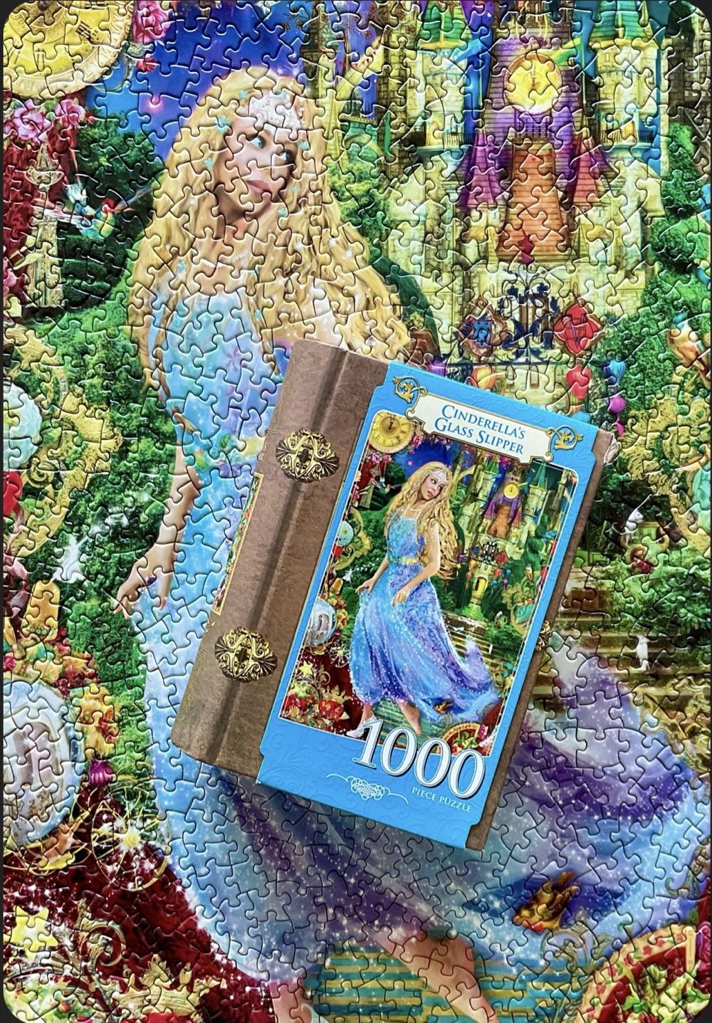 Cinderellas Glass Slipper - MasterPieces puzzle collectible [Barcode 705988715549] - Main Image 4