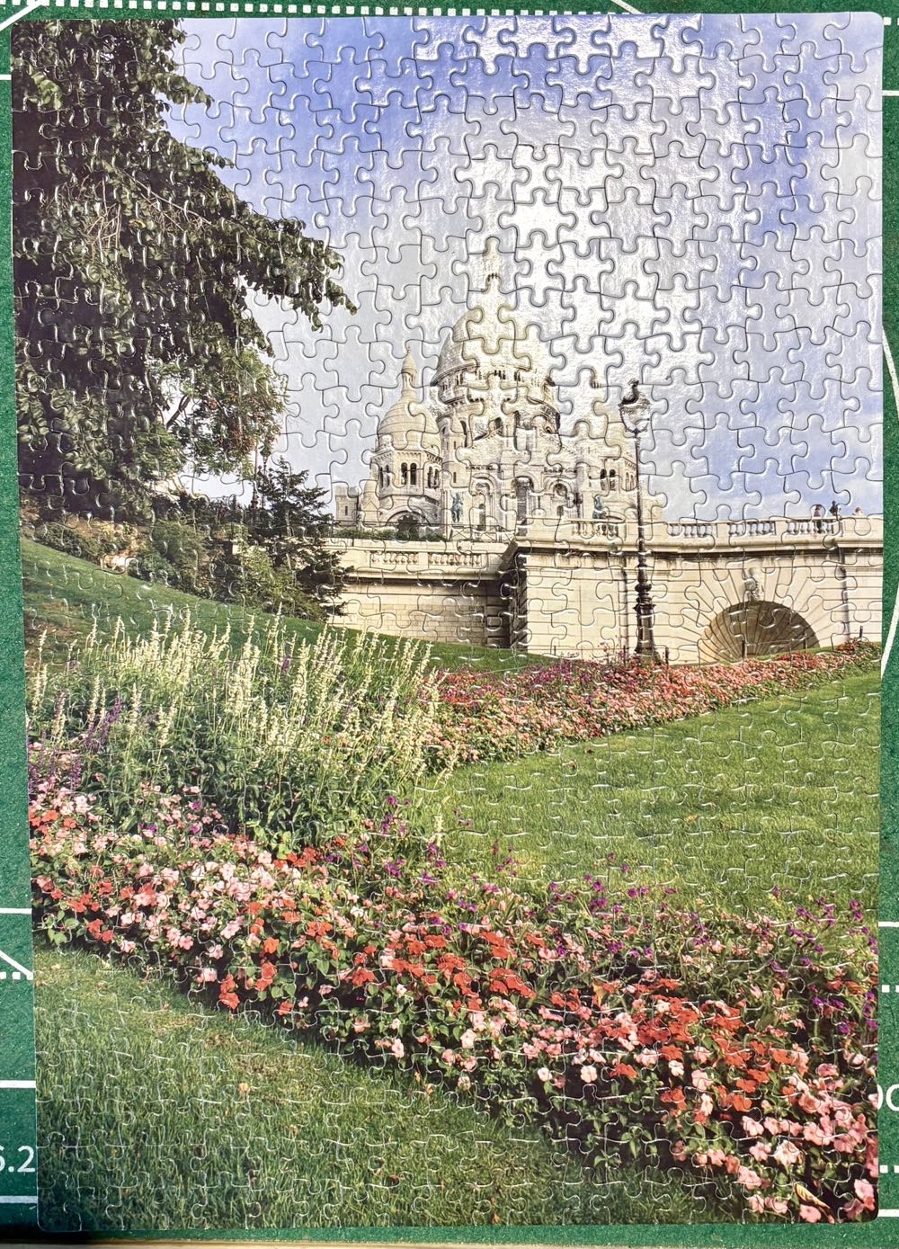 Sacre Coeur And Gardens, Paris, France - Milton Bradley puzzle collectible [Barcode 032244046117] - Main Image 2