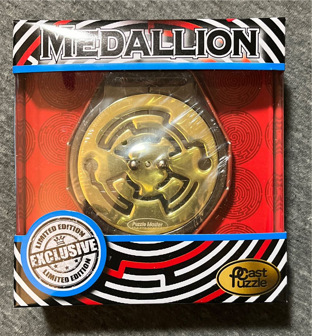 Hanayama MEDALLION Limited Edition  puzzle collectible [Barcode 779090900568] - Main Image 2