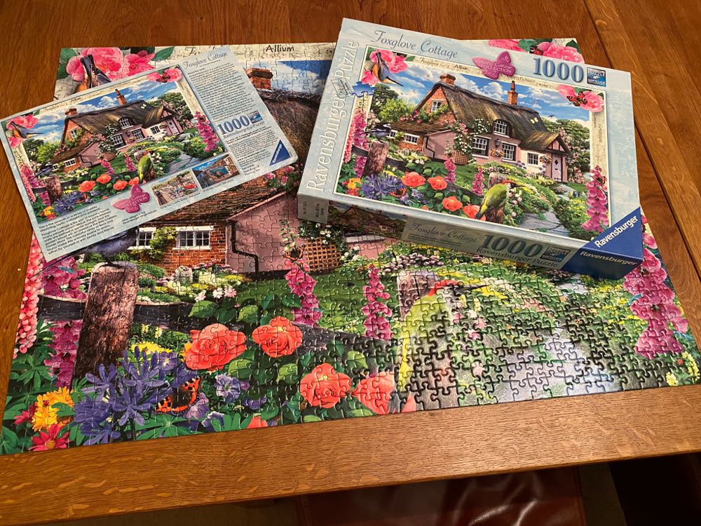 Country Cottage 7: Foxglove Cottage - Ravensburger puzzle collectible - Main Image 3
