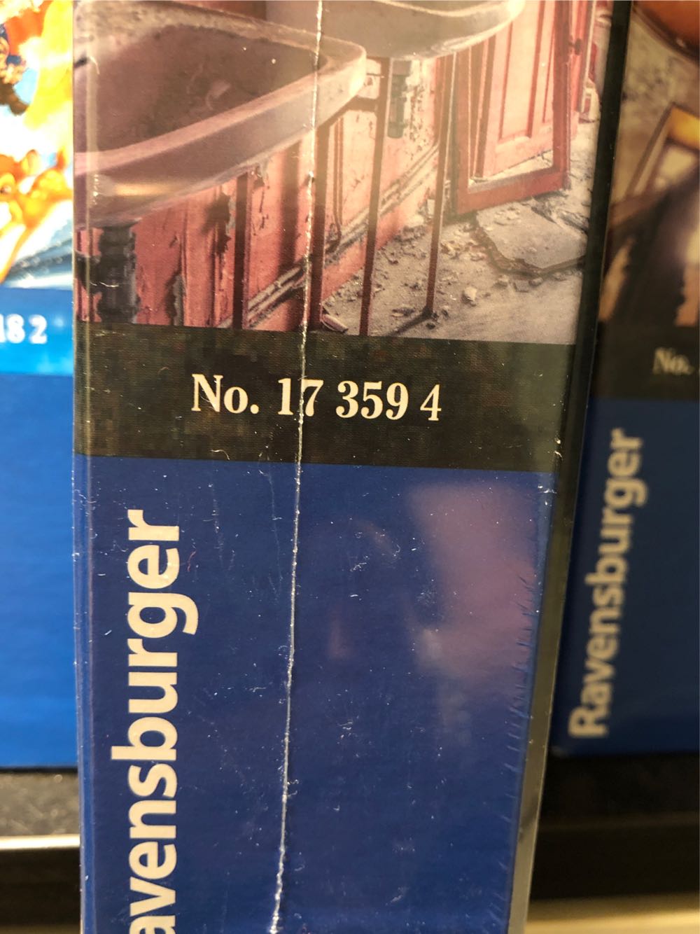 Lost Places:  Pink Dreams - Ravenburger puzzle collectible [Barcode 4005556173594] - Main Image 2