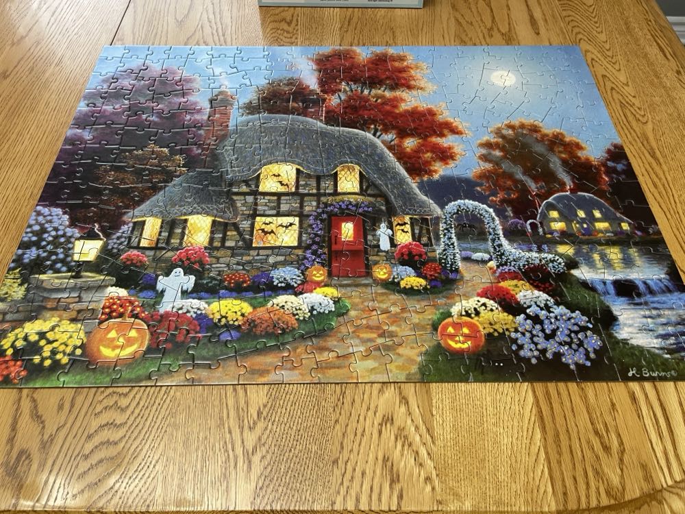 Halloween Cottage  - Bits & Pieces puzzle collectible [Barcode 192949065773] - Main Image 3
