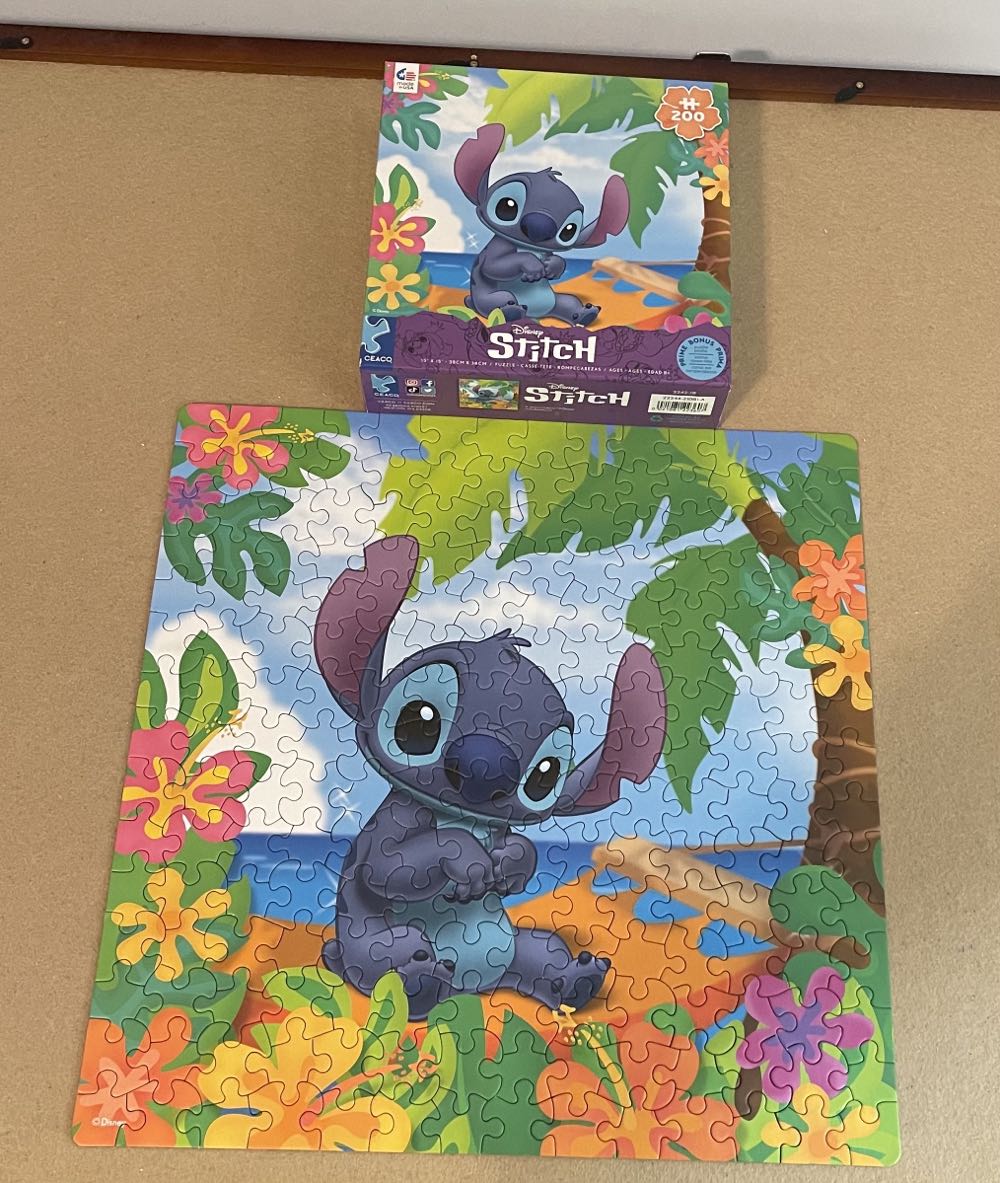 Lilo and Stitch Flower Power - Ceaco puzzle collectible [Barcode 021081223607] - Main Image 2