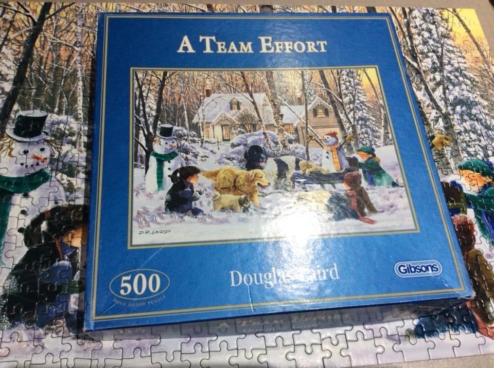 A Team Effort - Gibsons puzzle collectible [Barcode 5012269030020] - Main Image 4