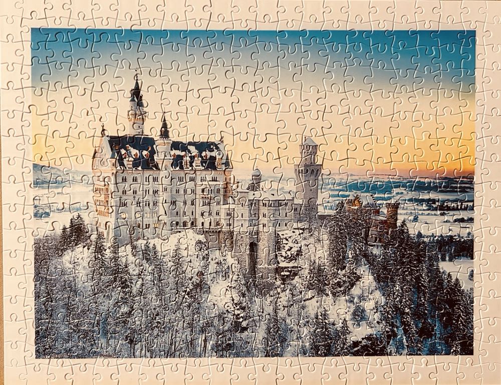 0258 Pintoo: A Snowy Day At Neuschwanstein Castle - Pintoo puzzle collectible [Barcode 4713280727012] - Main Image 2