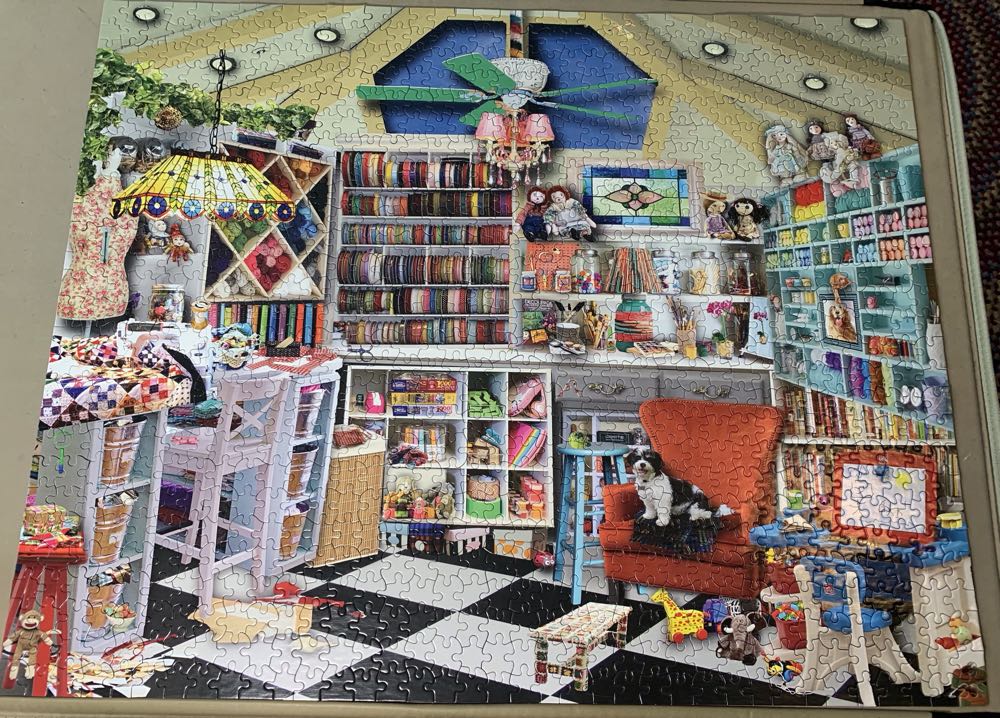 Craft Room - White Mountain puzzle collectible [Barcode 724819260959] - Main Image 2