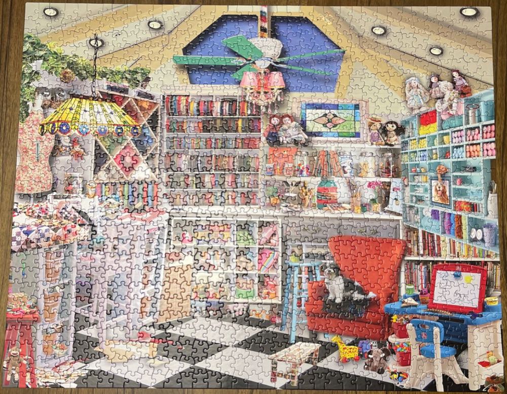 Craft Room - White Mountain puzzle collectible [Barcode 724819260959] - Main Image 3