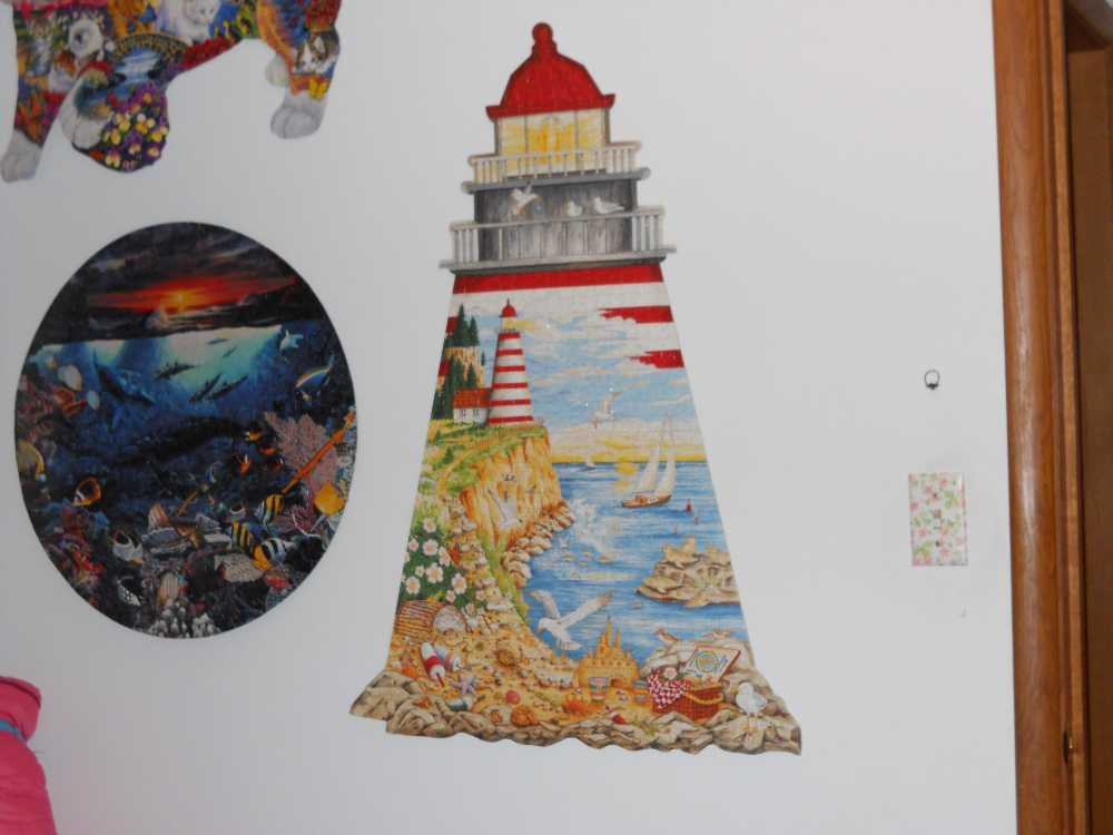 The Guiding Light (V) 🧩 - F.X. Schmid puzzle collectible [Barcode 099252780044] - Main Image 2