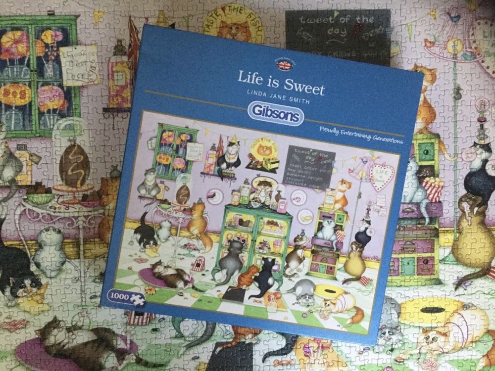 Life Is Sweet - Gibsons puzzle collectible [Barcode 5012269062175] - Main Image 4