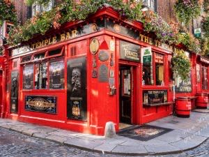 Irish Pub - Eurographics puzzle collectible [Barcode 628136657099] - Main Image 3