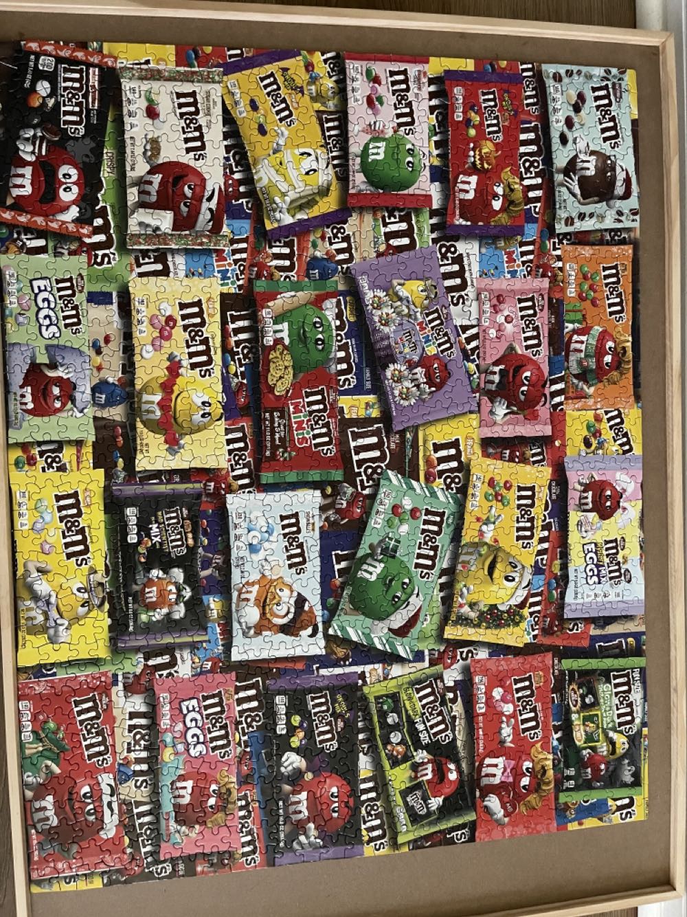 M&Ms - White Mountain puzzle collectible [Barcode 724819266302] - Main Image 4