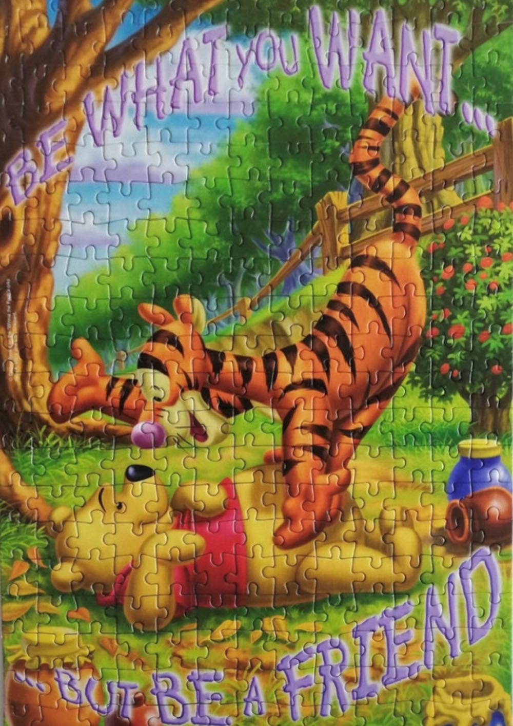 Winnie The Pooh Be A Friend 🟦 - Clementoni puzzle collectible [Barcode 8005125939404] - Main Image 3