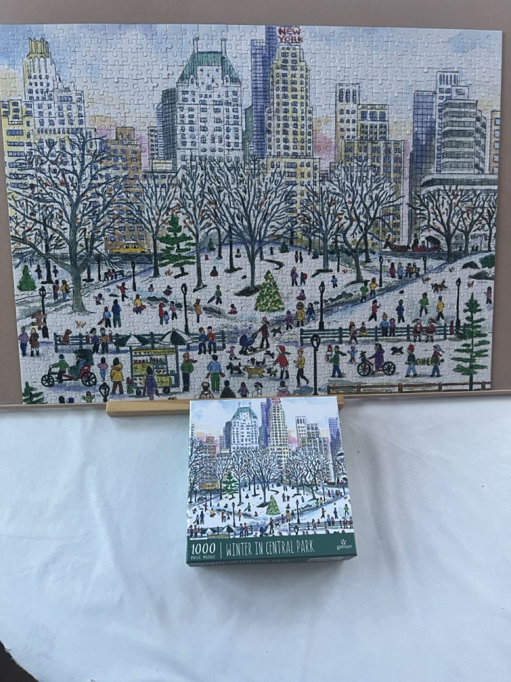 Winter in Central Park - Galison puzzle collectible [Barcode 9780735372146] - Main Image 3