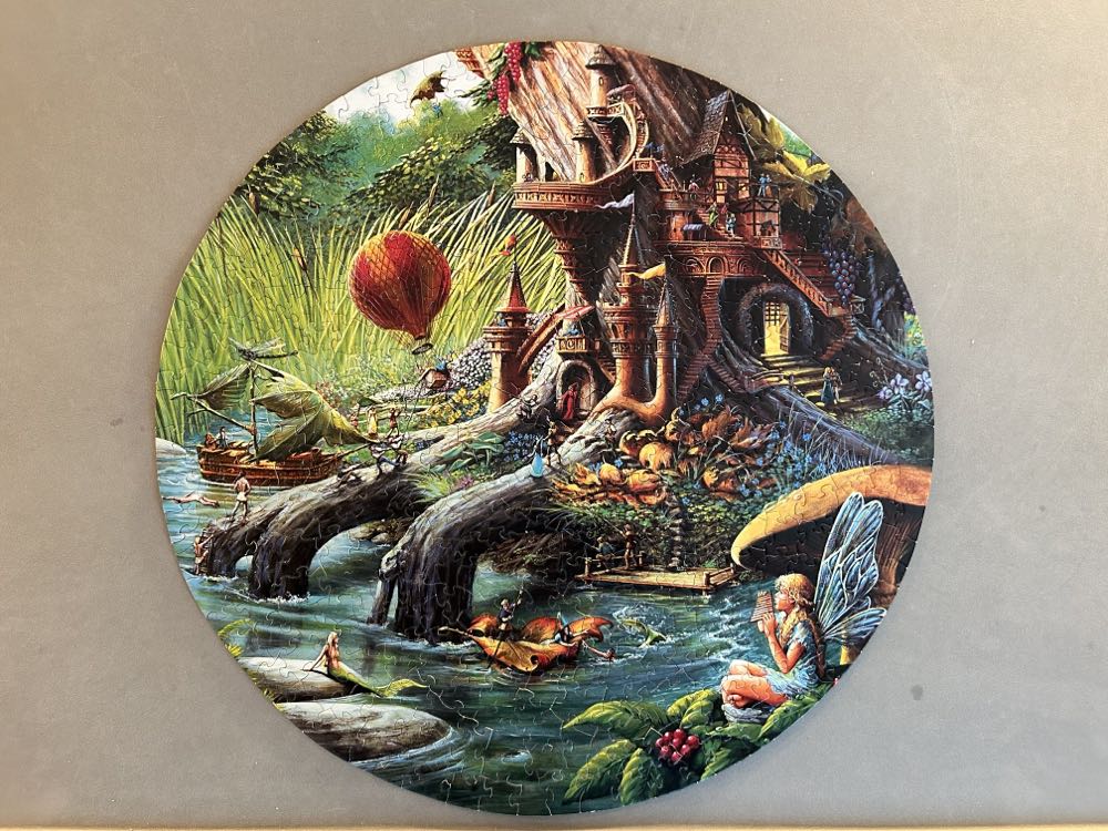 Little Kingdom - MasterPieces puzzle collectible [Barcode 705988300042] - Main Image 2