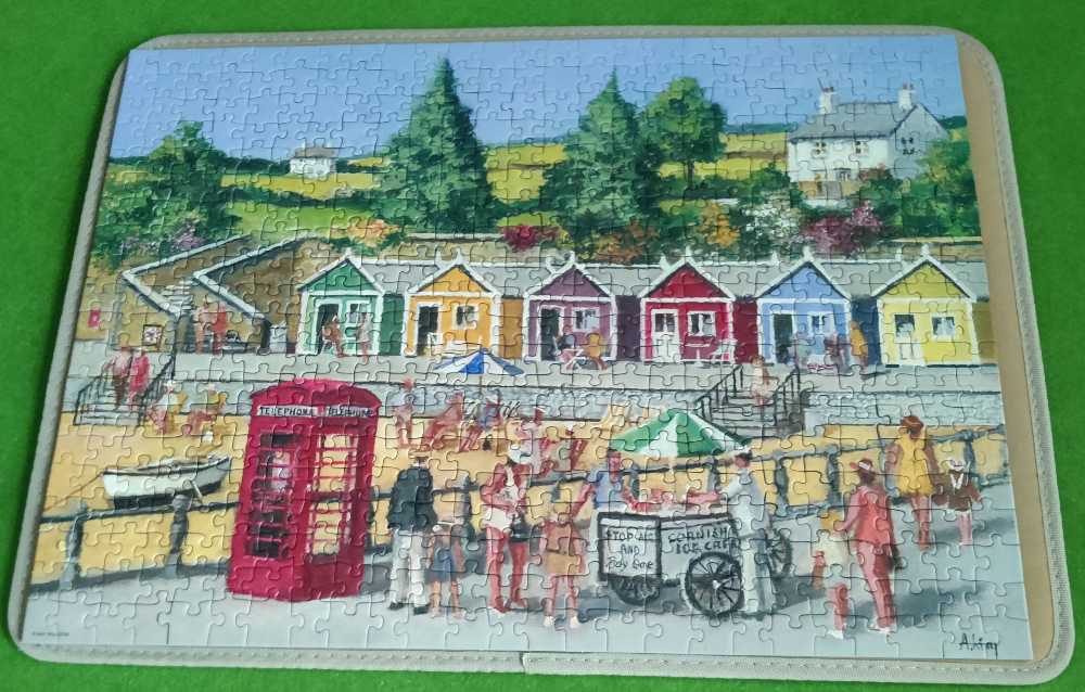 Along The Esplanade - Ravenburger puzzle collectible [Barcode 4005556146314] - Main Image 2