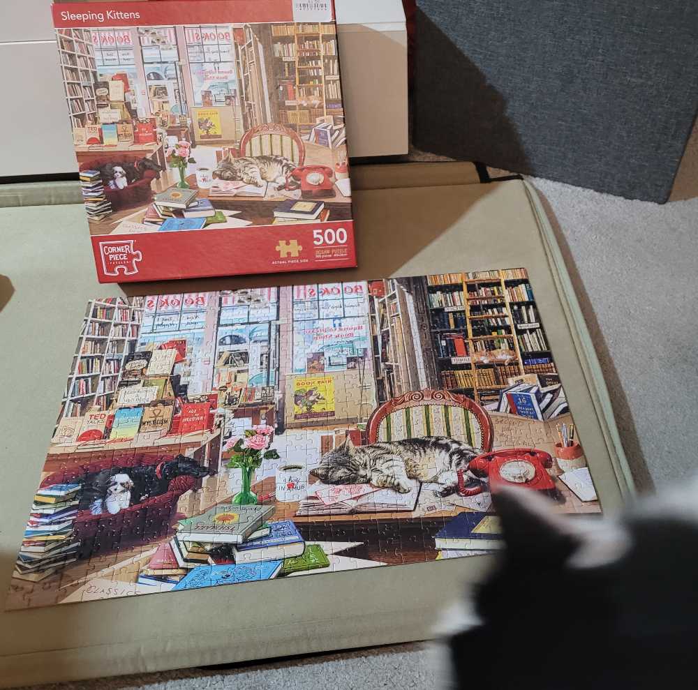 Sleeping Kittens - Corner Piece puzzle collectible [Barcode 5052089330566] - Main Image 2