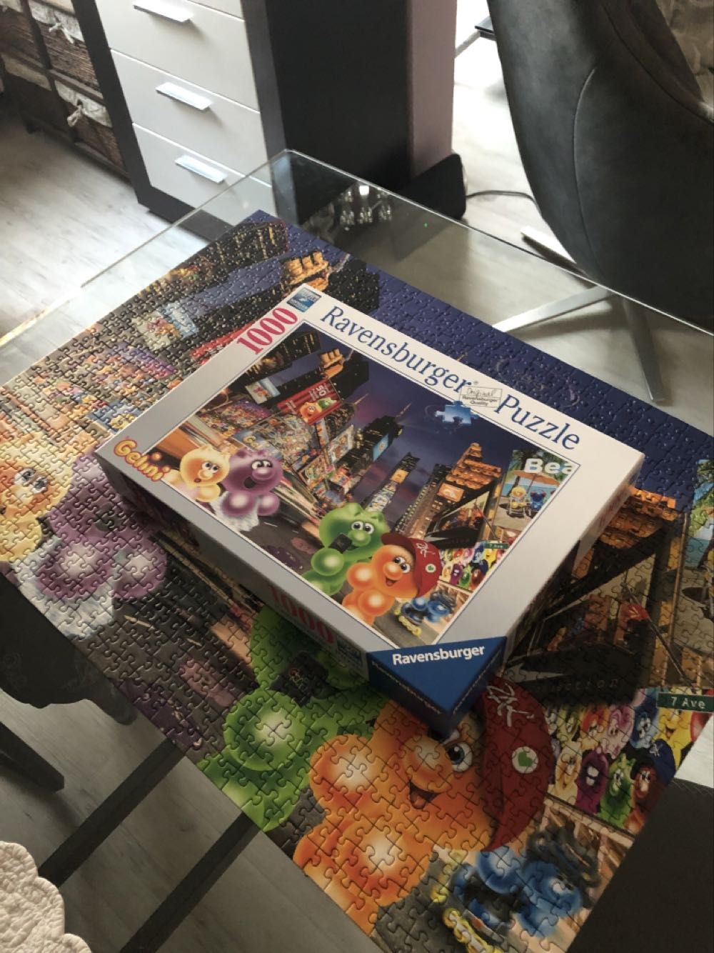 Gelini at Times Square Keep (1) - Ravensburger puzzle collectible [Barcode 4005556170838] - Main Image 3