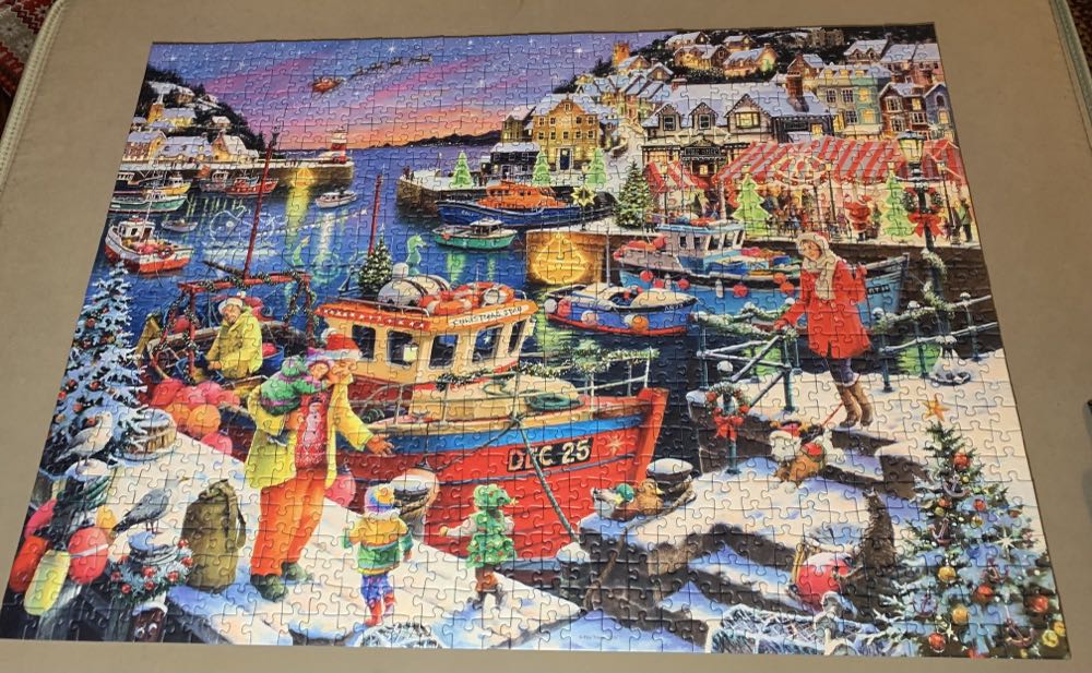 Home For Christmas - Ravensbuger puzzle collectible - Main Image 2