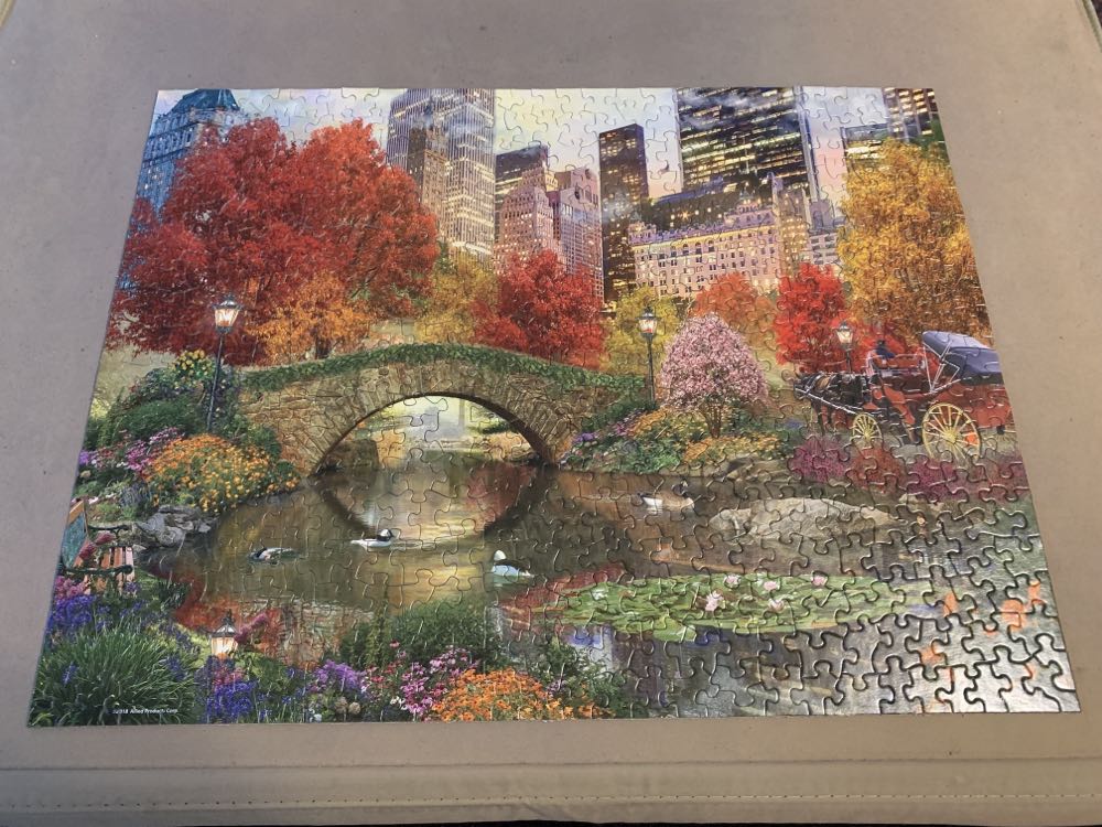 Central Park Paradise - Springbok puzzle collectible - Main Image 2
