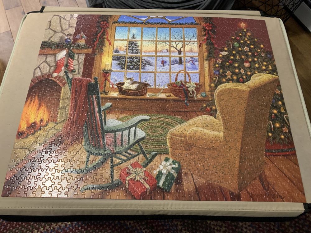 Cozy Christmas Cat - White Mountain puzzle collectible - Main Image 2