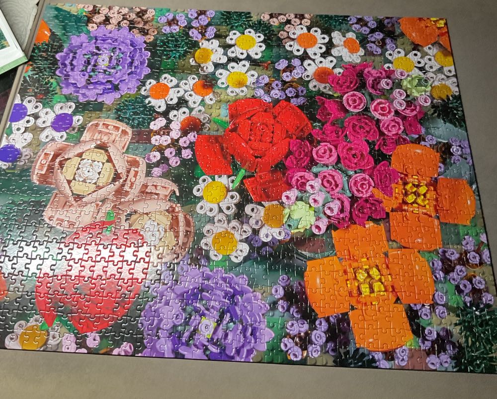 LEGO Brick Botanicals - Chronicle Books puzzle collectible [Barcode 9781797220086] - Main Image 2