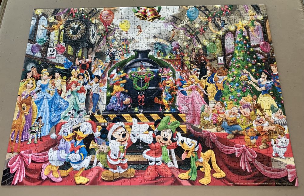 Disney Christmas Train - Ravensberger puzzle collectible - Main Image 2