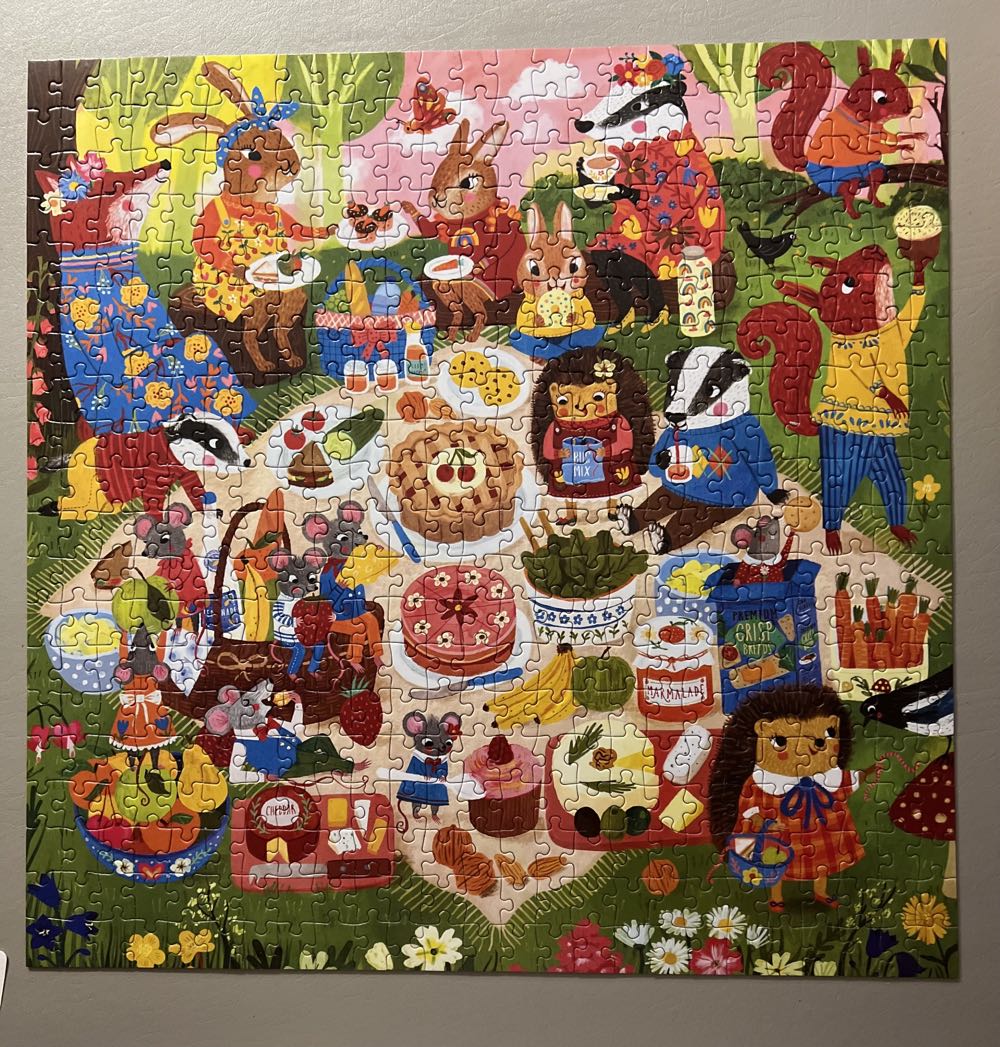 Woodland Picnic - Mudpuppy puzzle collectible [Barcode 9780735376298] - Main Image 3