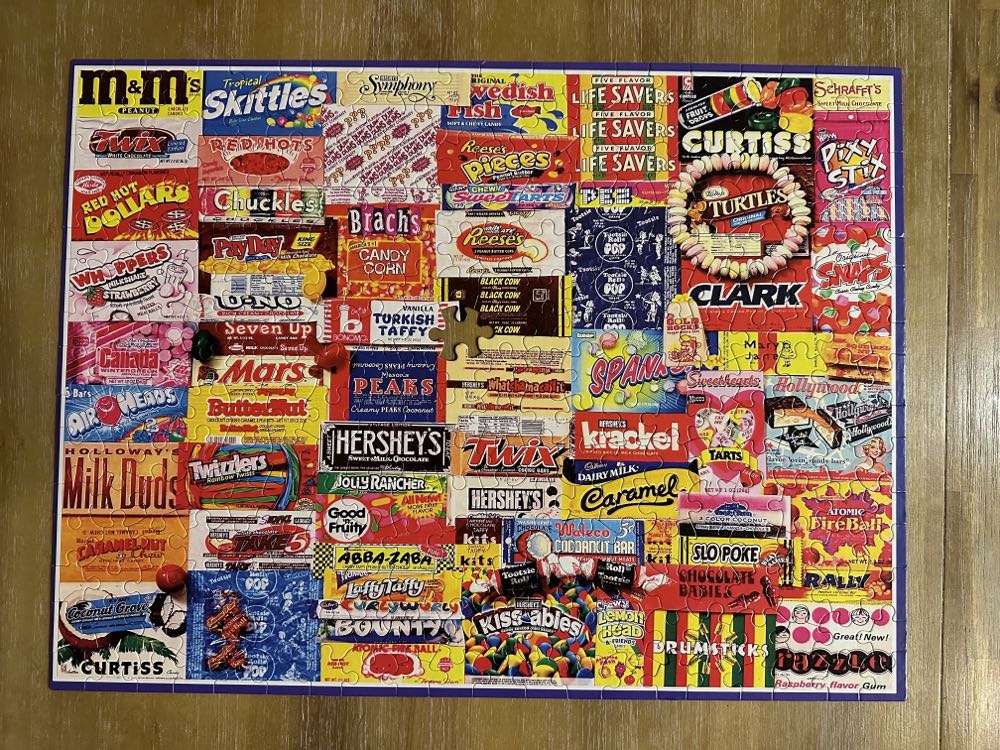 Vintage Candy Wrappers - White Mountain puzzle collectible [Barcode 724819256112] - Main Image 2