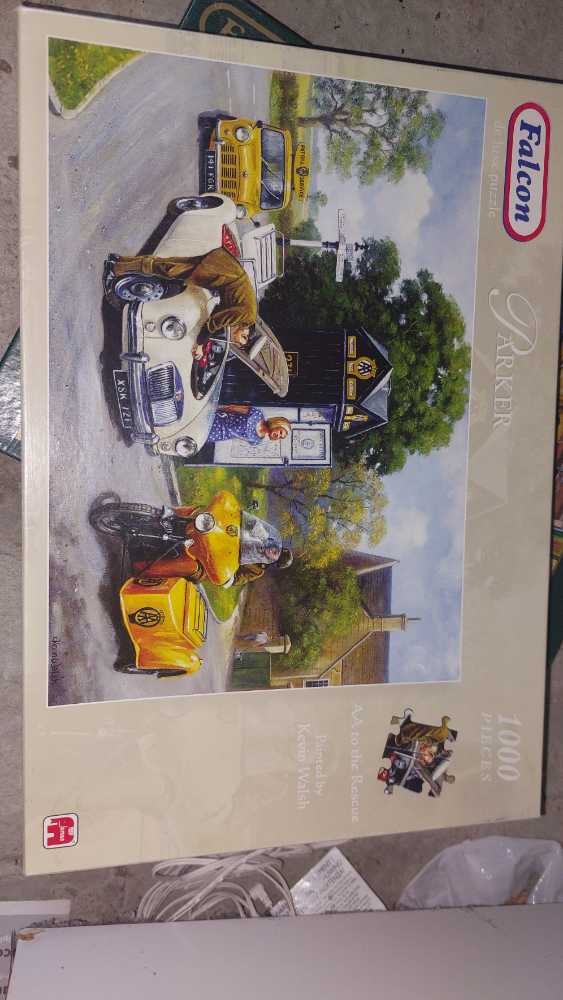 AA To The Rescue - Falcon de luxe puzzle collectible [Barcode 8710126154694] - Main Image 2