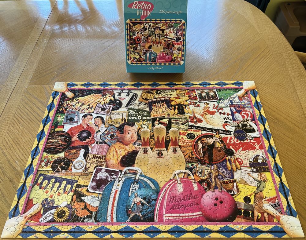 Lucky Strike! Retro Remix - Ceaco puzzle collectible [Barcode 021081023542] - Main Image 3