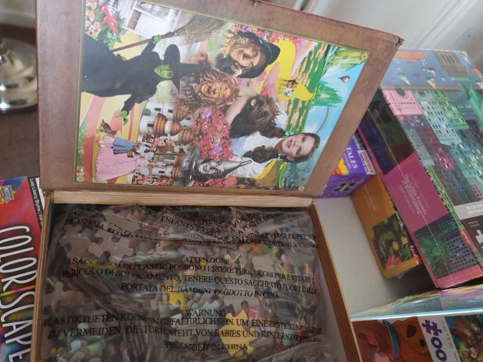 The Wizard Of Oz - Masterpieces, Inc. puzzle collectible [Barcode 705988717697] - Main Image 3