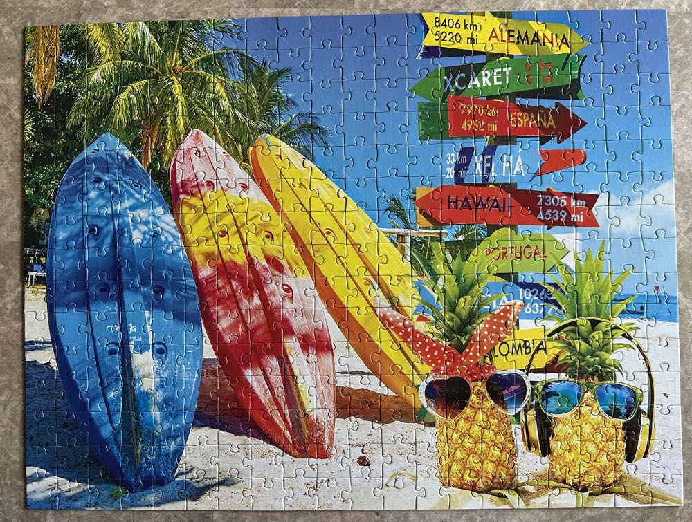 Pineapples on Vacation - Rose Art puzzle collectible [Barcode 701057436414] - Main Image 3