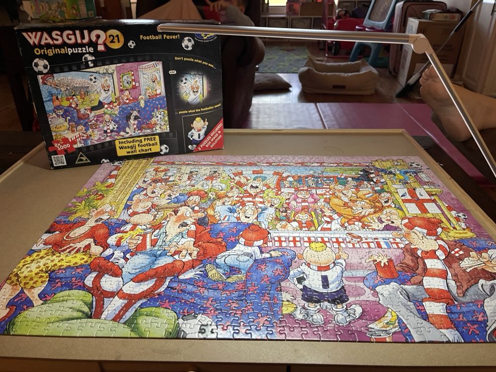 Original #21: Football Fever - Holdson puzzle collectible [Barcode 9414131095384] - Main Image 2