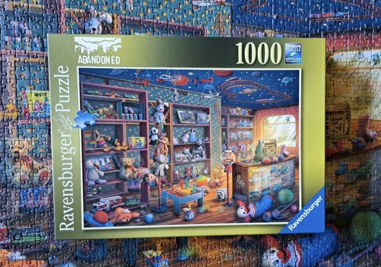 Tattered Toy Store - Ravensburger puzzle collectible [Barcode 4005556175086] - Main Image 4