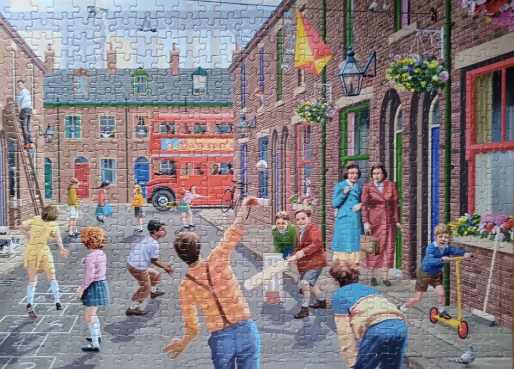 Playing In The Street - Falcon de luxe puzzle collectible [Barcode 8710126113769] - Main Image 3