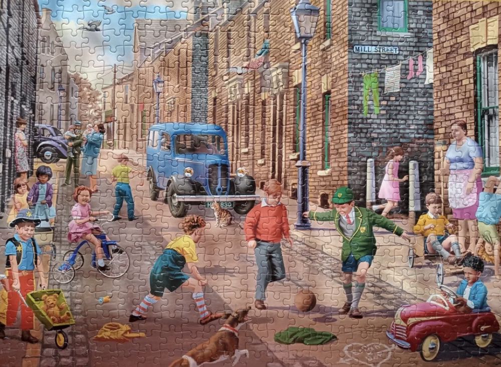 Playing In The Street - Falcon de luxe puzzle collectible [Barcode 8710126113769] - Main Image 4