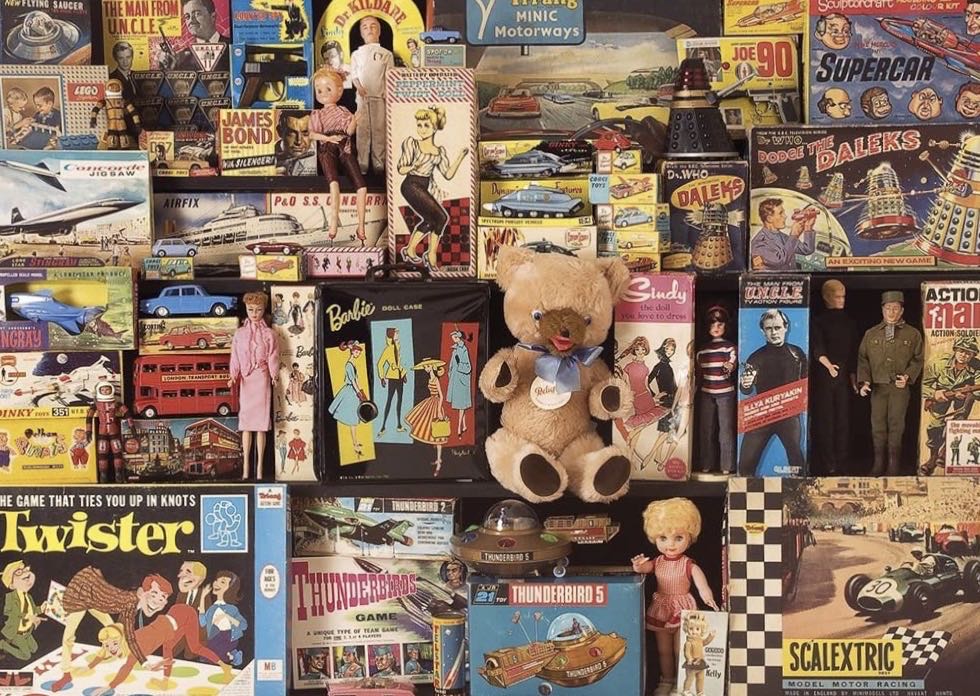 Toy Box Memories 1960 - Gibsons puzzle collectible - Main Image 2