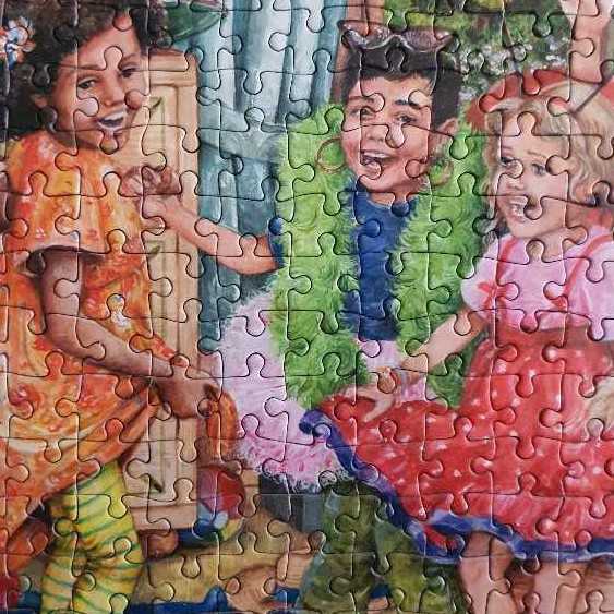 Fancy Dress Fun - Gibsons puzzle collectible [Barcode 5012269031508] - Main Image 4