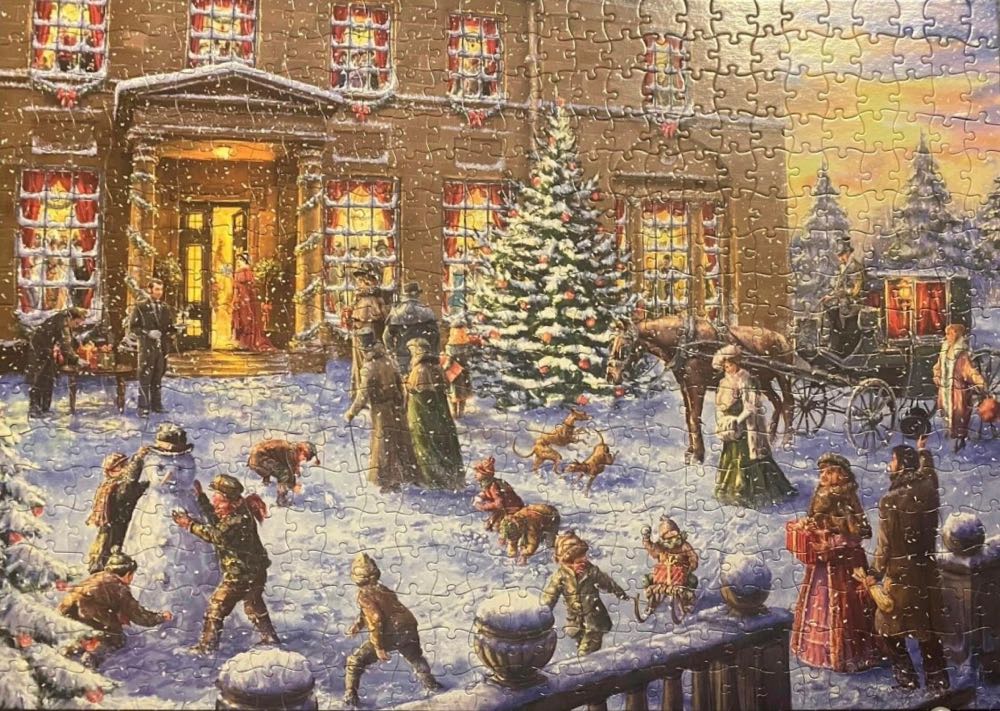 Christmas at the Hall - Gibsons puzzle collectible [Barcode 5012269035063] - Main Image 3