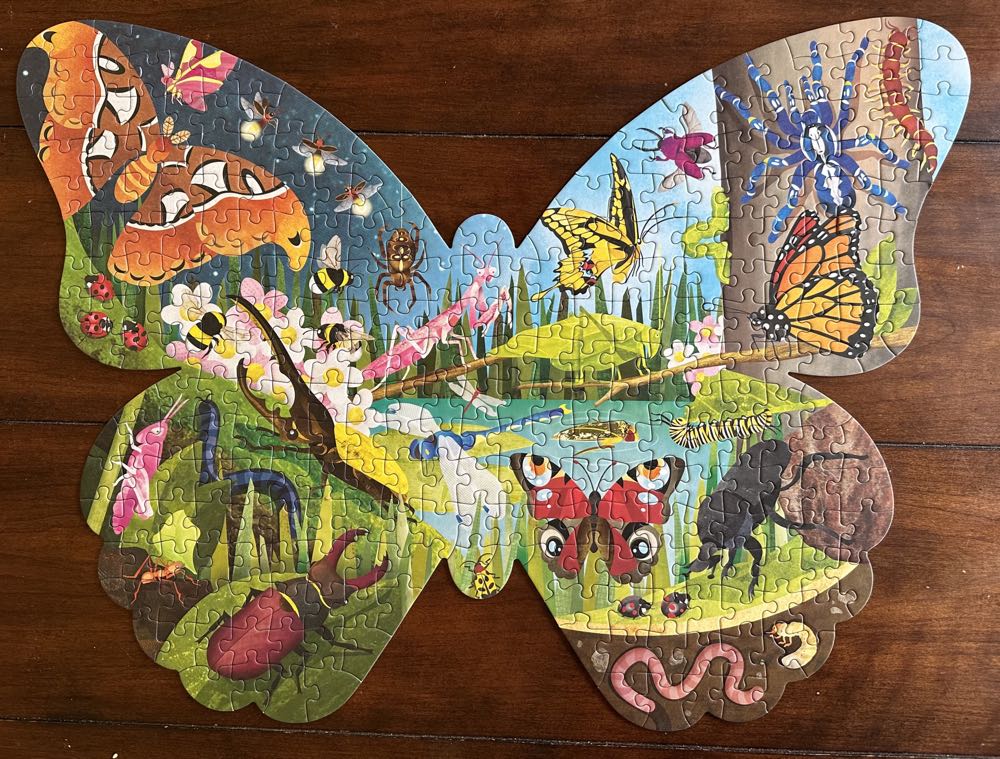 Bugs And Butterflies Shaped Puzzle - Mudpuppy puzzle collectible [Barcode 9780735374812] - Main Image 2