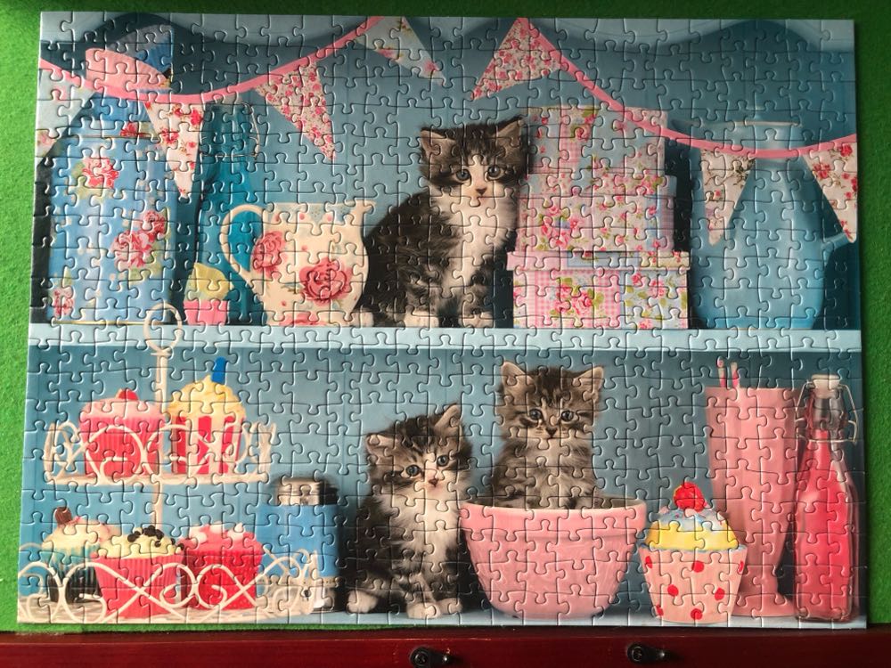 Kittens and Cupcakes - Ravensburger puzzle collectible [Barcode 4005556146840] - Main Image 2