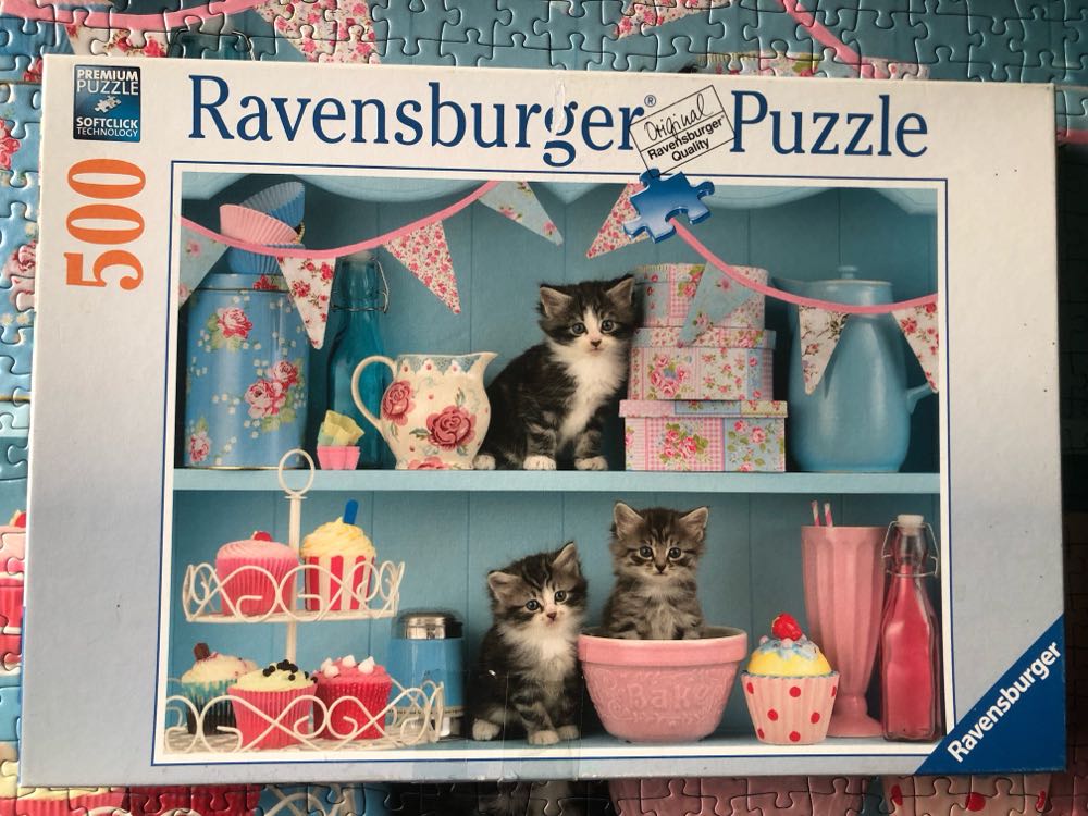 Kittens and Cupcakes - Ravensburger puzzle collectible [Barcode 4005556146840] - Main Image 3