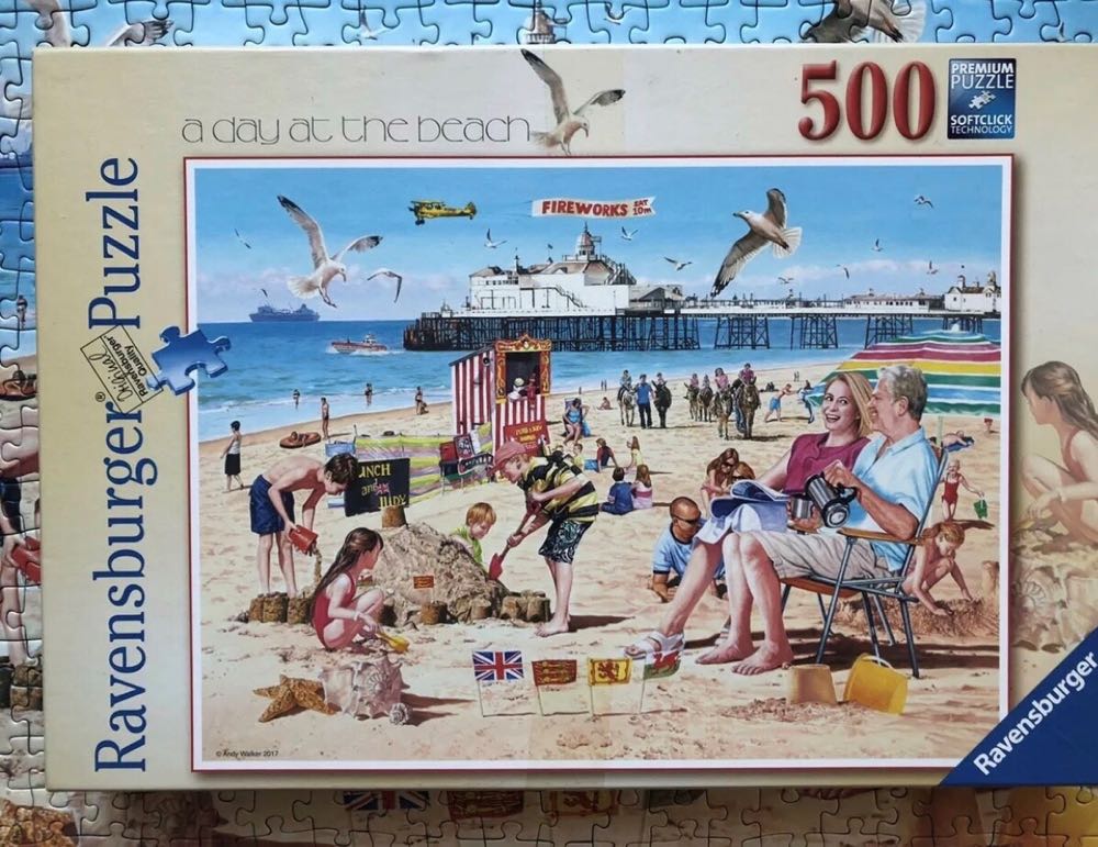 A Day at the Beach - Ravensburger puzzle collectible [Barcode 4005556147533] - Main Image 4