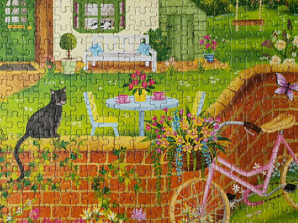 Wisteria Cottage  - Otter House puzzle collectible [Barcode 5017680071218] - Main Image 4