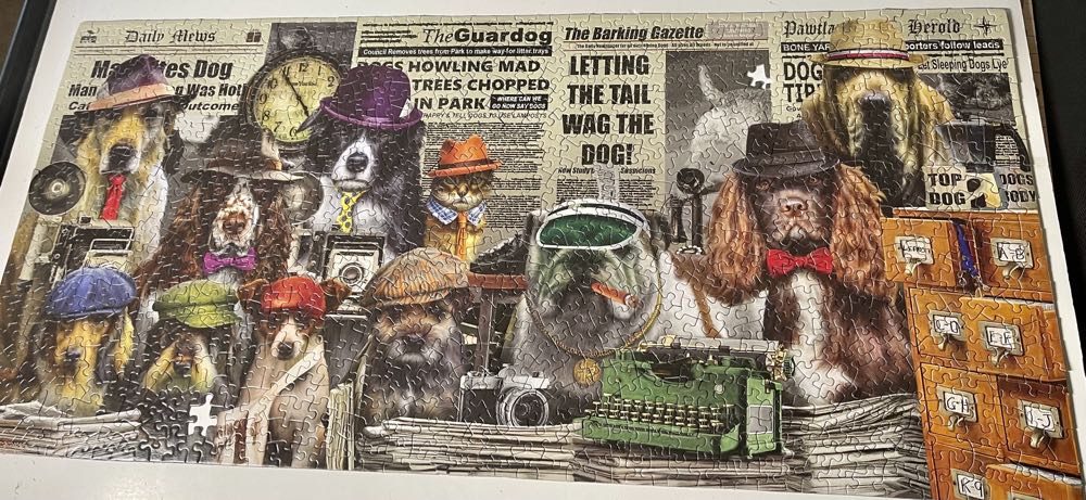 News Hound - SunsOut 🇺🇸 puzzle collectible [Barcode 796780490888] - Main Image 2