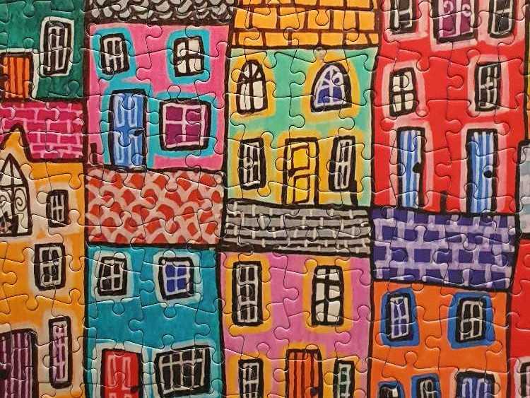 Bright Houses - gorgeous Games puzzle collectible [Barcode 5065003014336] - Main Image 3